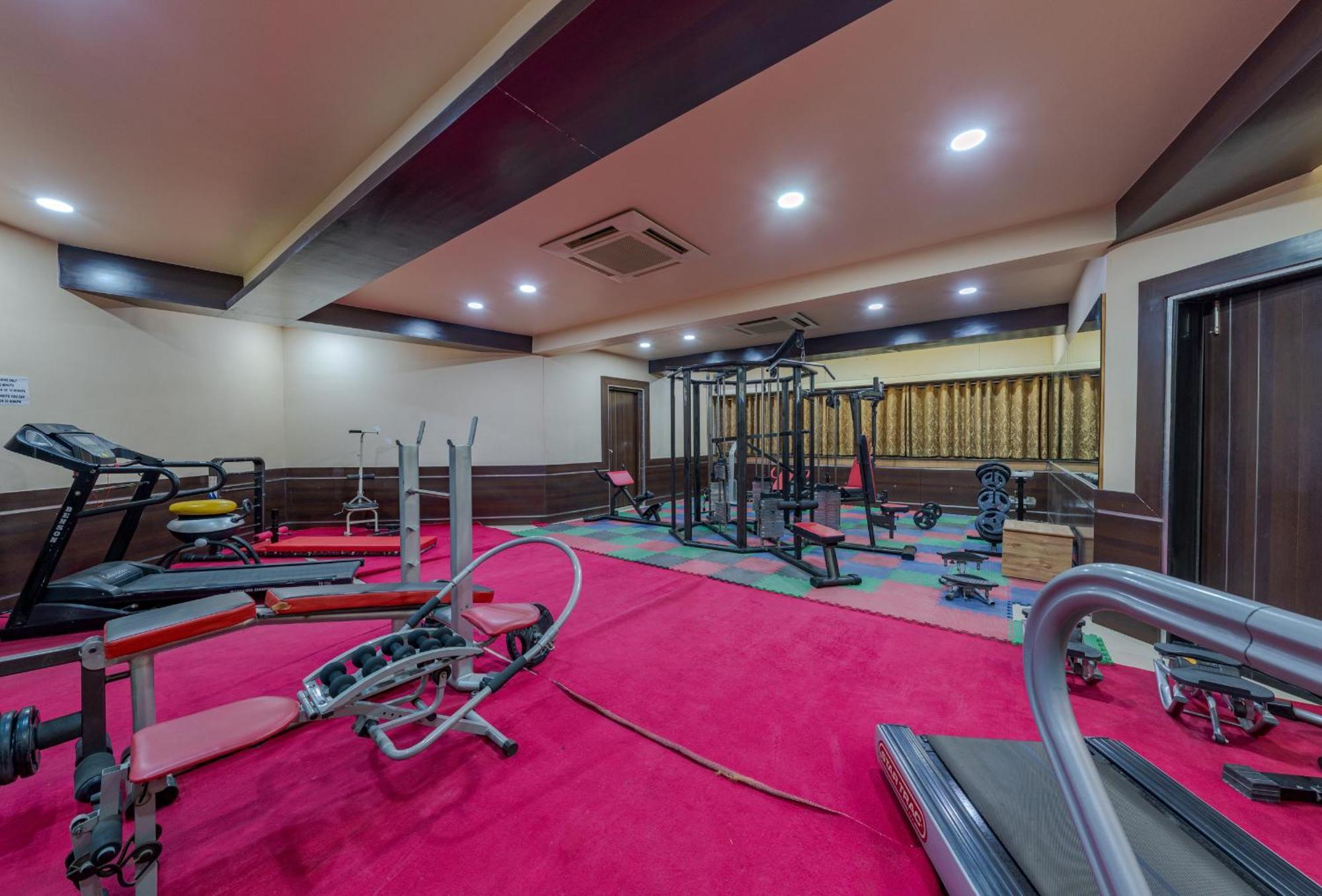 סולאפור Hotel Surya Executive 3 Star Hotel מראה חיצוני תמונה