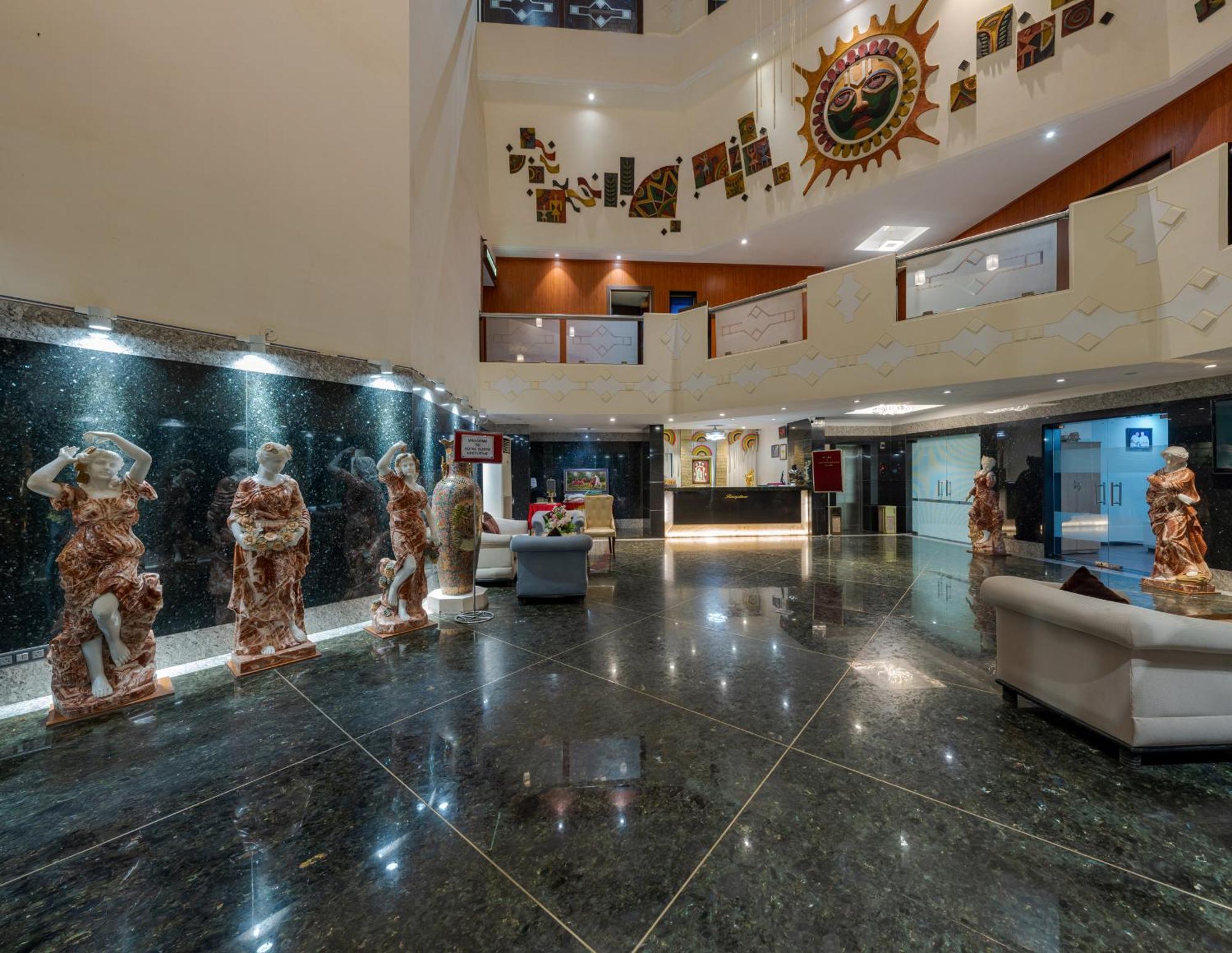סולאפור Hotel Surya Executive 3 Star Hotel מראה חיצוני תמונה