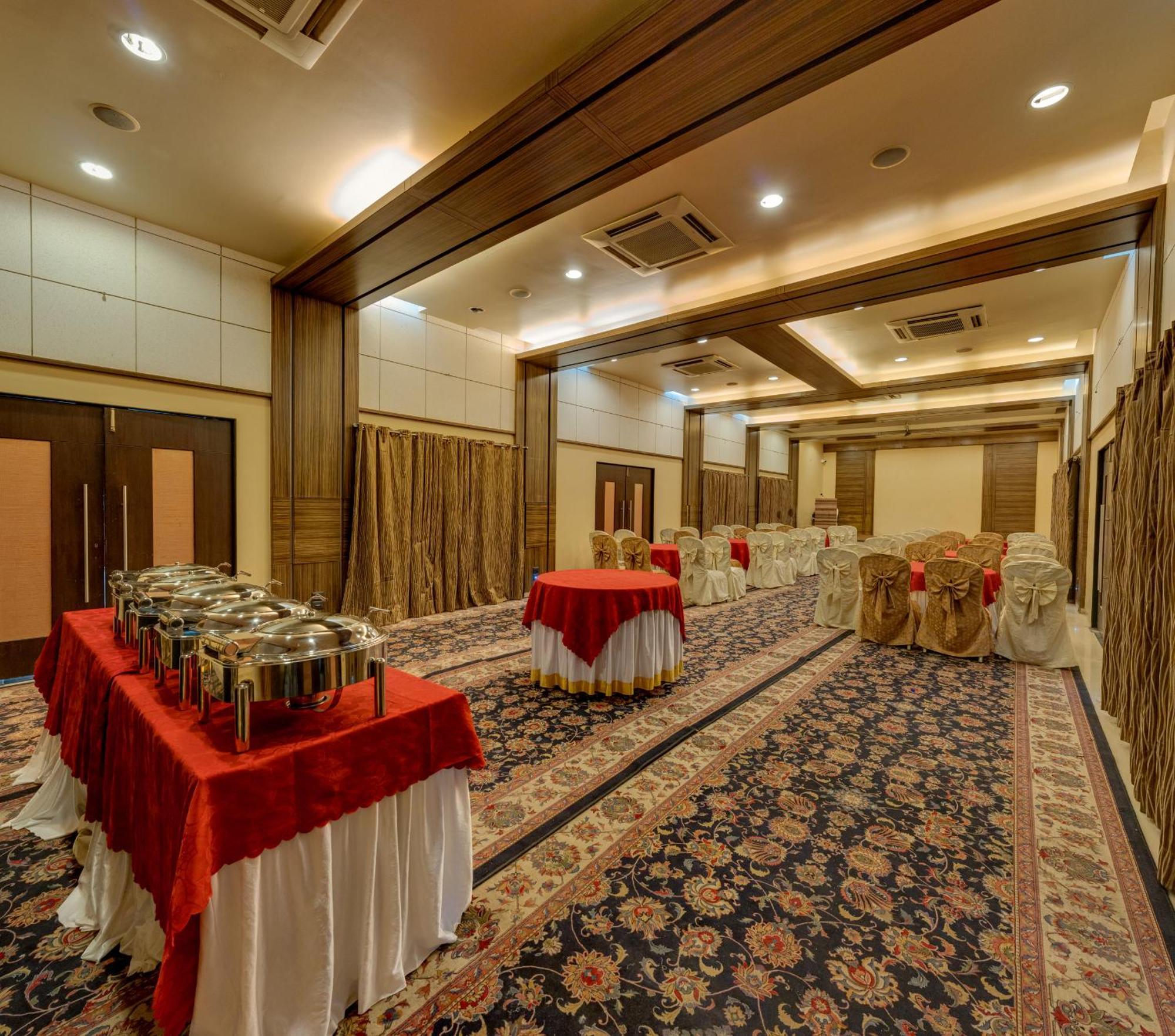 סולאפור Hotel Surya Executive 3 Star Hotel מראה חיצוני תמונה