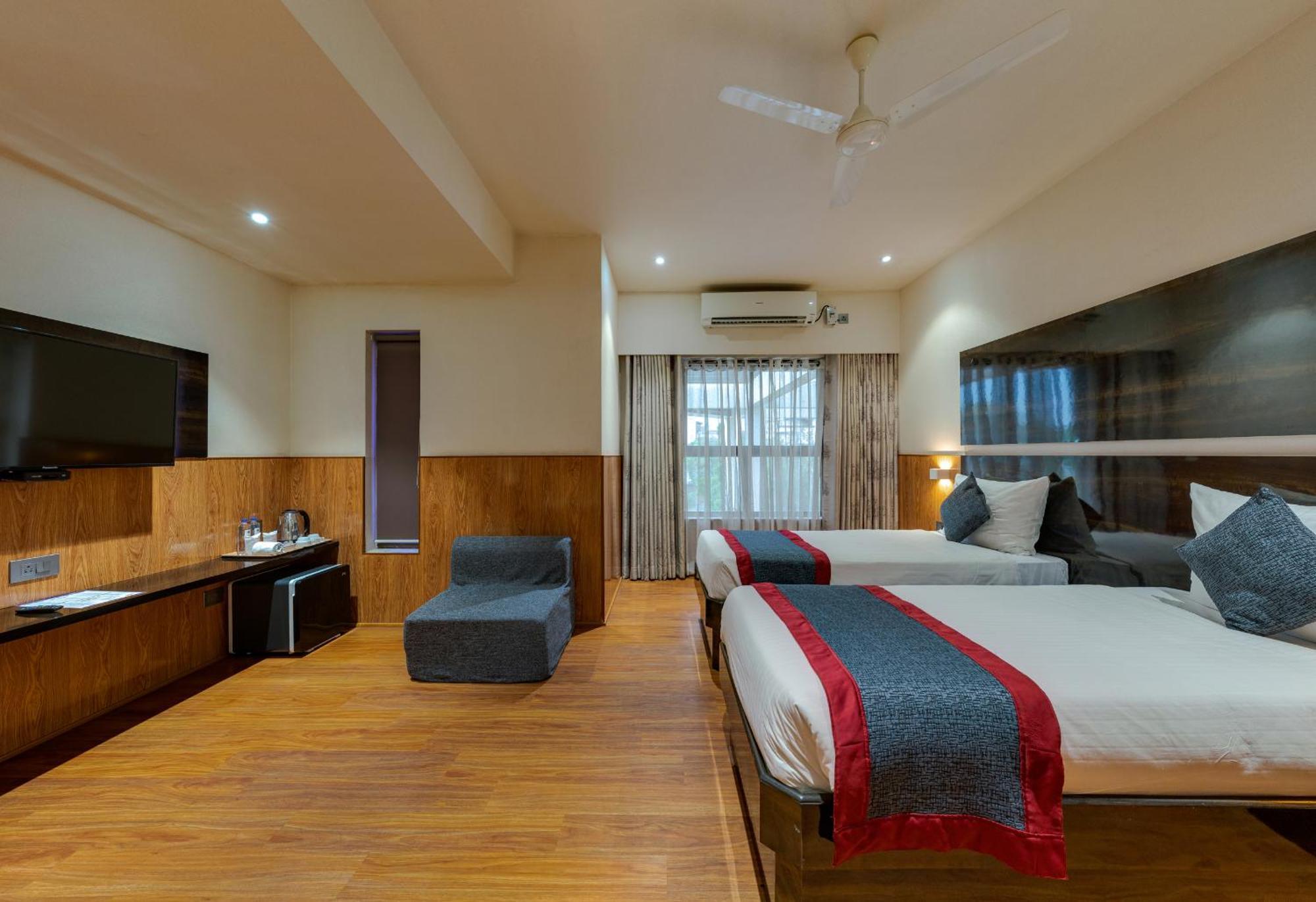 סולאפור Hotel Surya Executive 3 Star Hotel מראה חיצוני תמונה