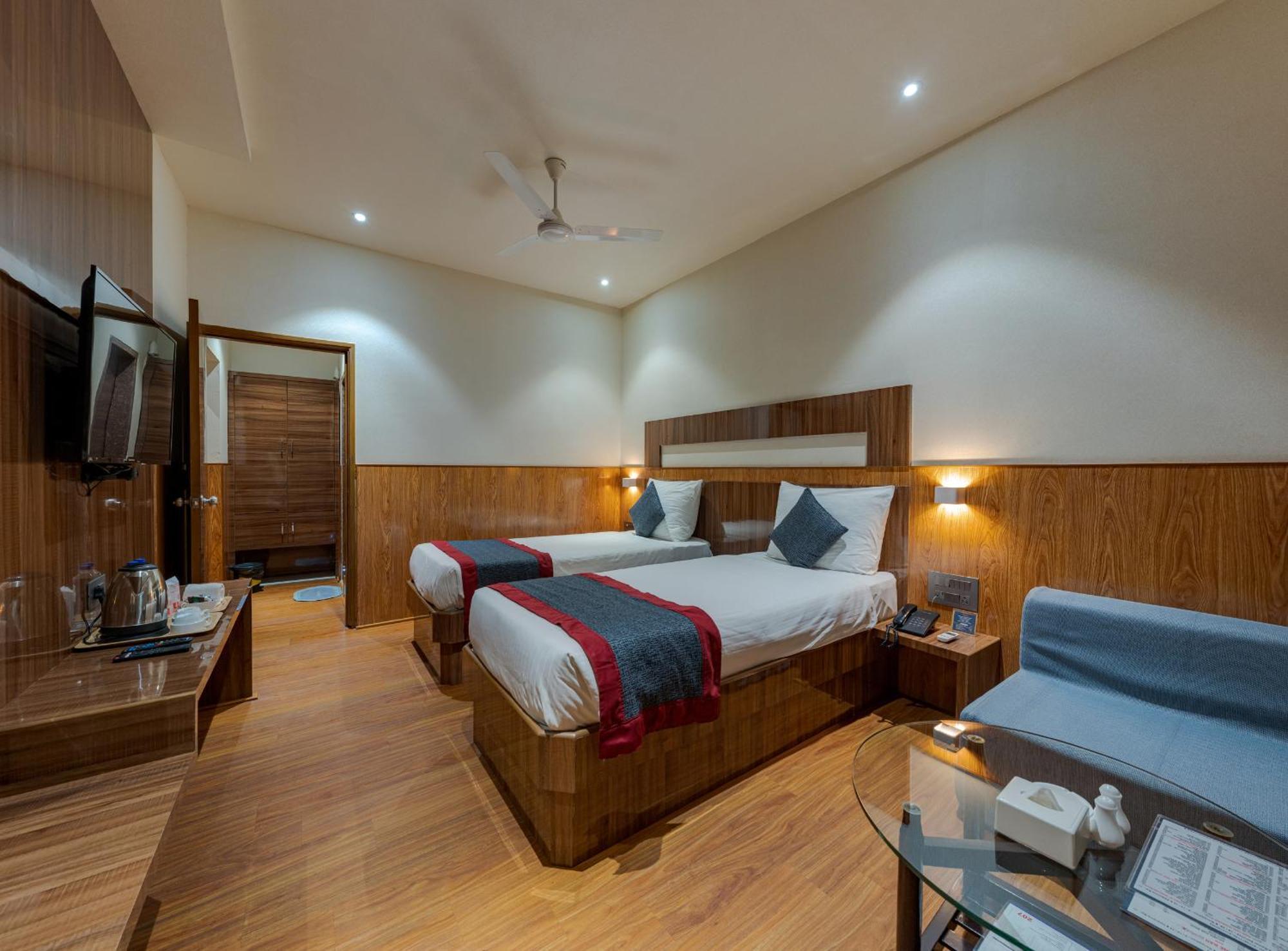 סולאפור Hotel Surya Executive 3 Star Hotel מראה חיצוני תמונה