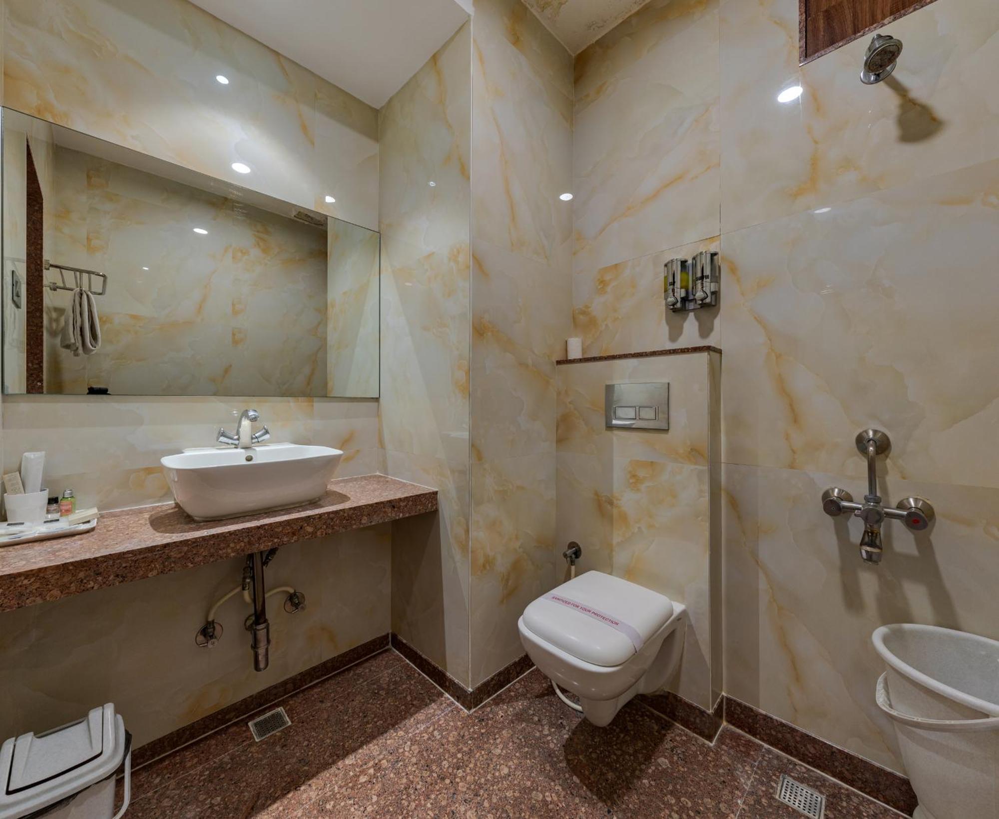 סולאפור Hotel Surya Executive 3 Star Hotel מראה חיצוני תמונה