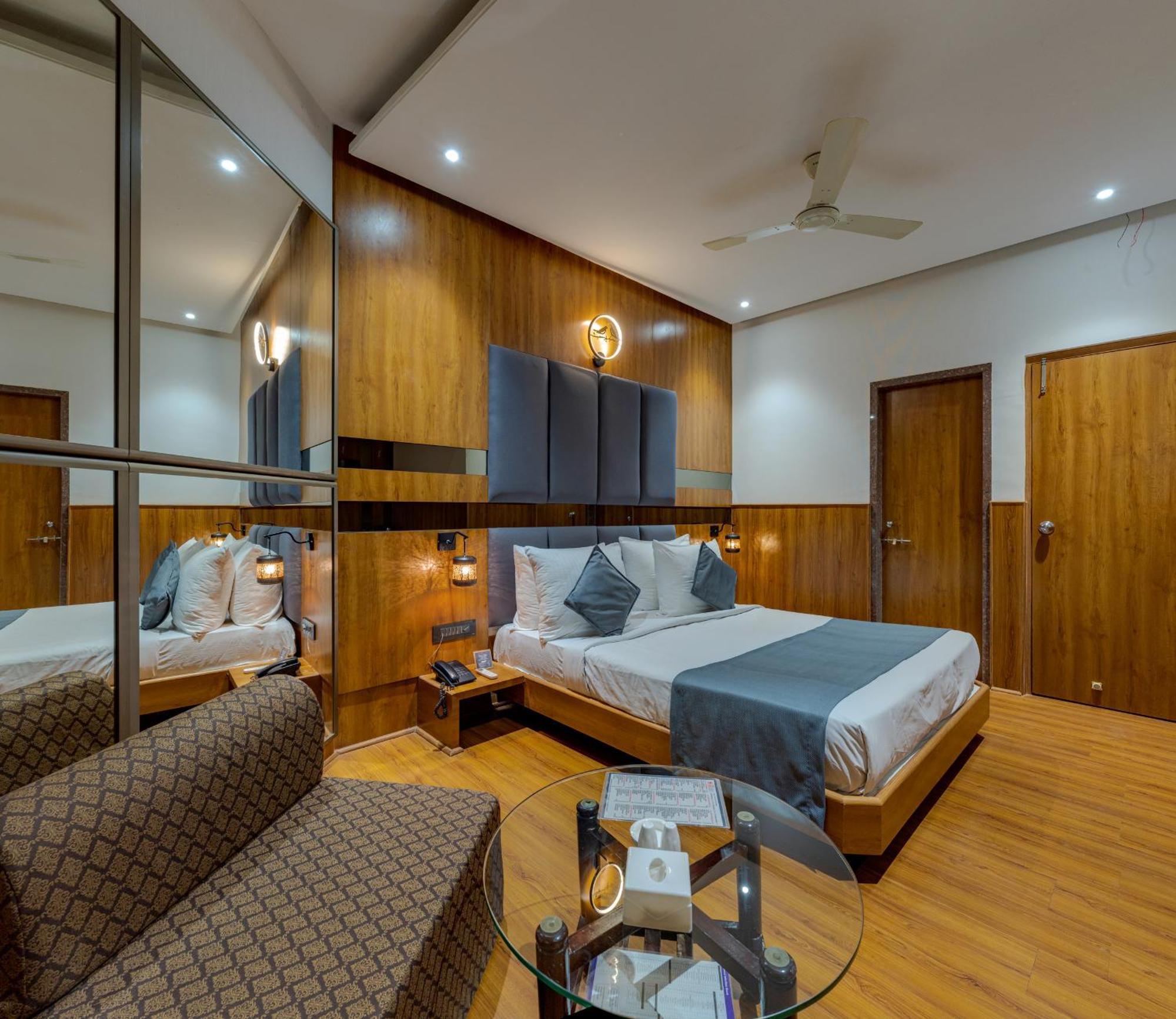 סולאפור Hotel Surya Executive 3 Star Hotel מראה חיצוני תמונה